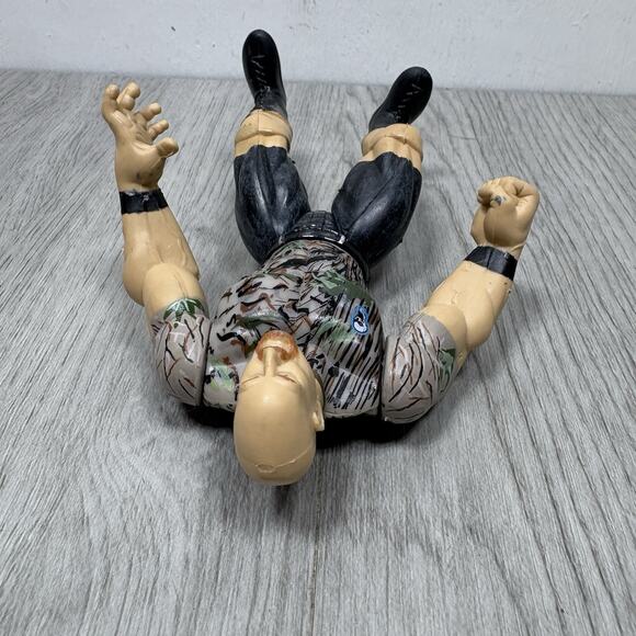 1996 WWE Stone Cold Steve Austin Jakks Pacific RAW Is War Wrestling Figure - Picture 7 of 7